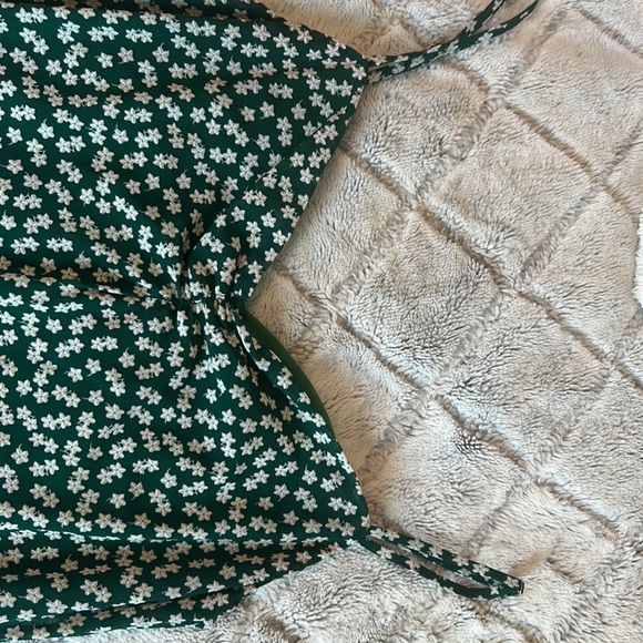 Dark green floral mini dress with slit - Picture 3 of 5